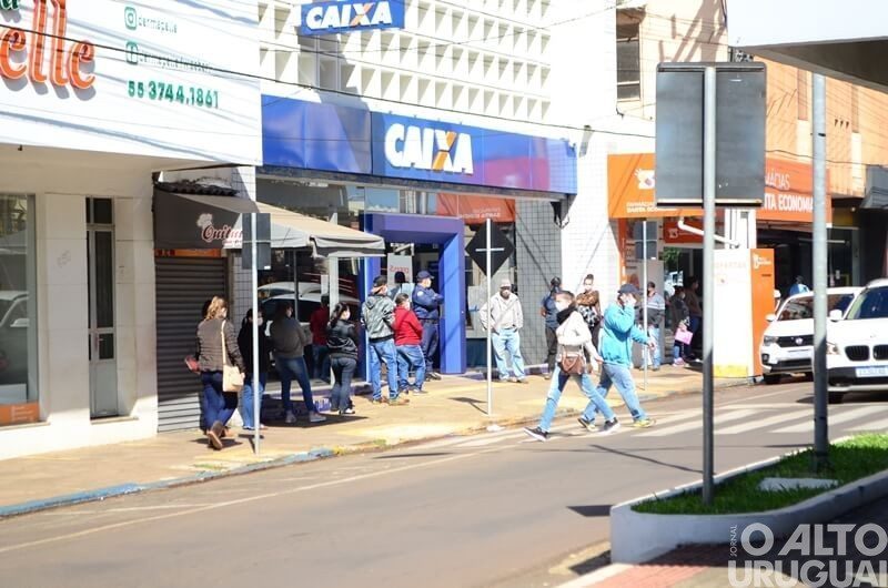 Trabalhadores nascidos em junho podem sacar auxílio emergencial