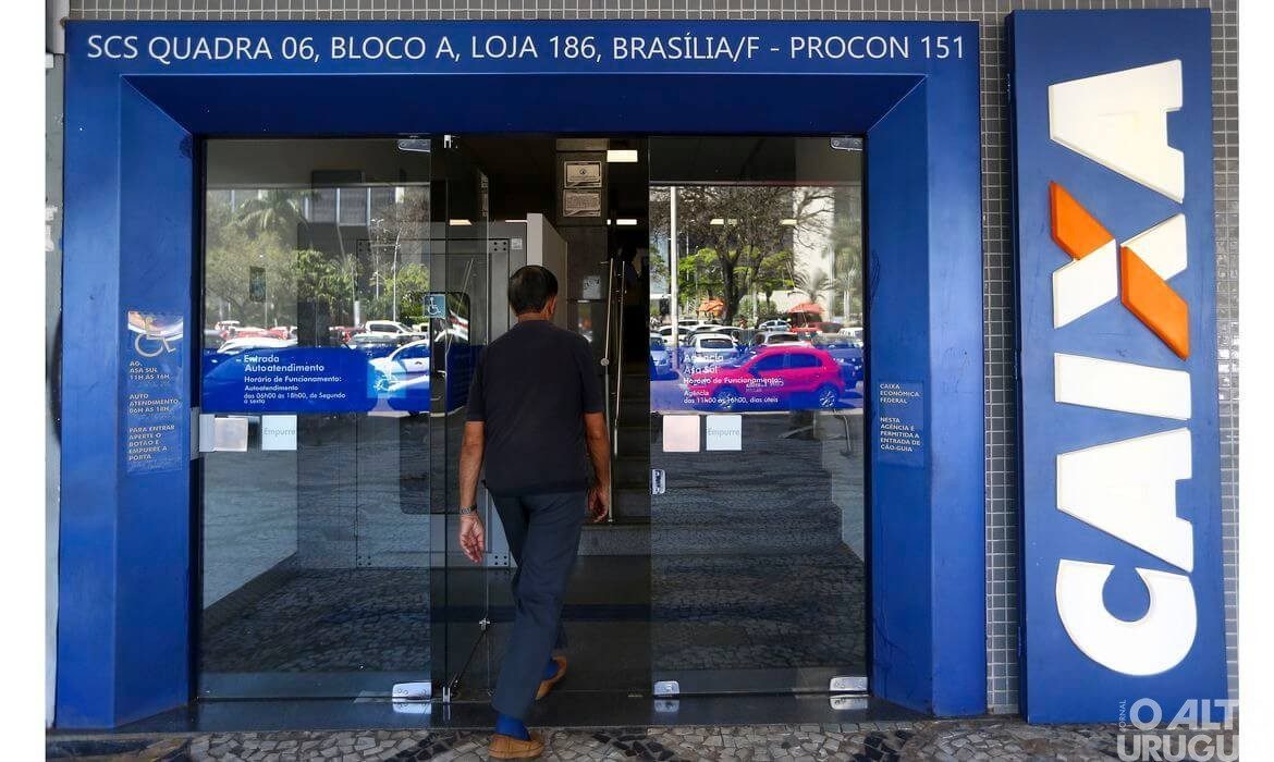Caixa libera abono salarial para trabalhadores nascidos em abril