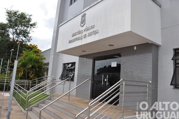 MP tem vagas para estagiários e graduados na área do Direito em FW