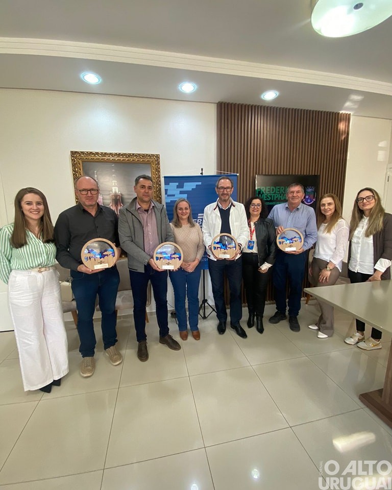 Prefeito de Caiçara recebe Prêmio Prefeitura Empreendedora
