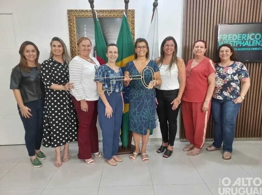 Administração de FW recebe primeira-dama de Seberi