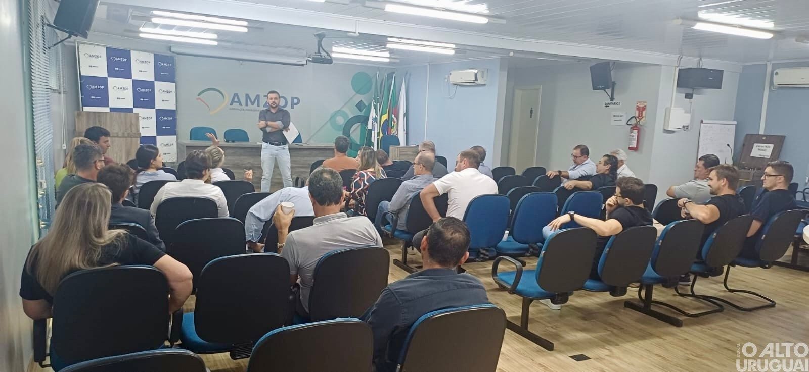 Prefeitos participam da primeira reunião de trabalho da Amzop em 2026