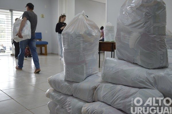 Garimpeiros de FW recebem cestas básicas