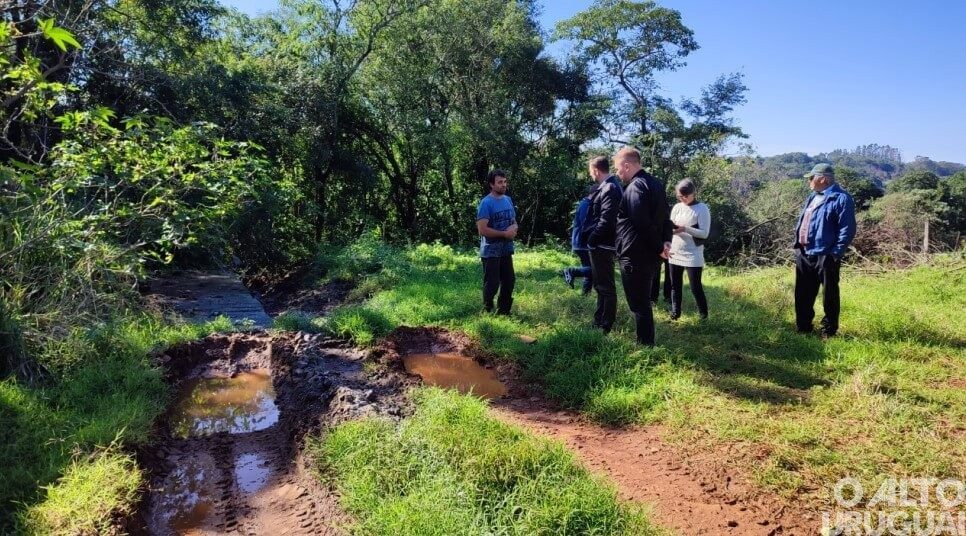 Moradores do Núcleo 5 reivindicam situação de esgoto a céu aberto