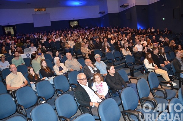 Emoção e reencontros marcam os 30 anos do Coral da URI/FW