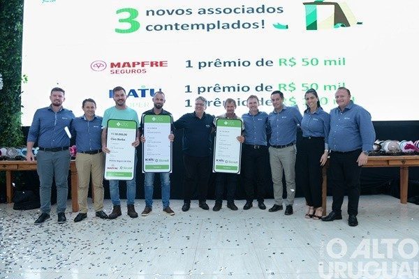 Sicredi Conexão entrega R$ 200 mil em três prêmios do Seguro de Vida