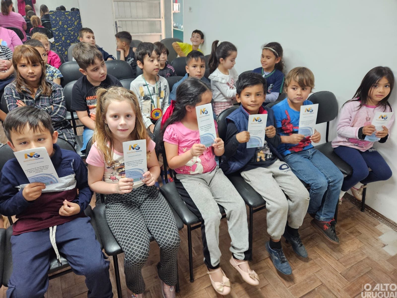 Estudantes da Escola Maria Falcon participam de palestra em FW