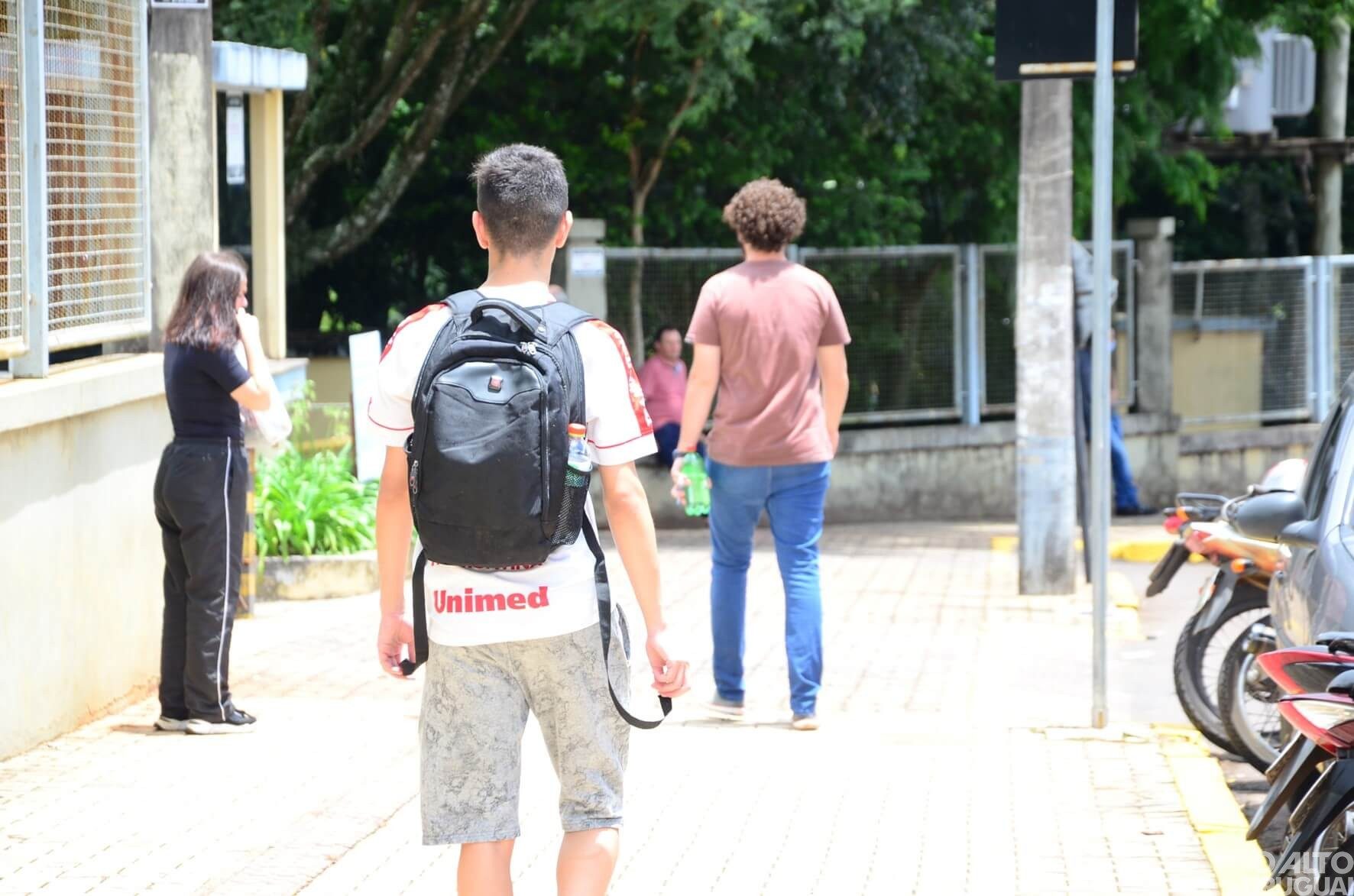 Reaplicação do Enem 2022 acontece nos dias 10 e 11 de janeiro