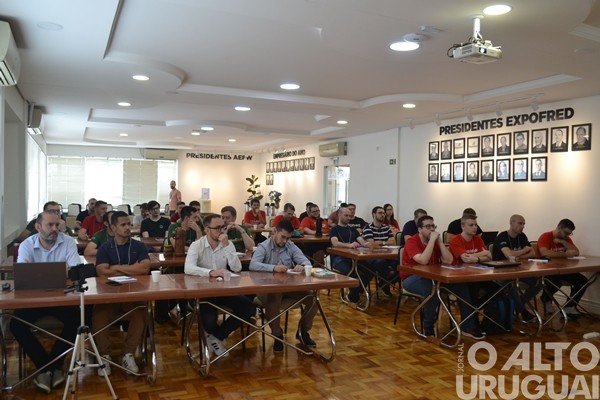 Núcleo de TI da AEFW realiza Firebird Camp no município