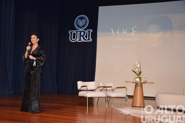 Mais de 800 pessoas participam de palestra com Leila Ama em FW