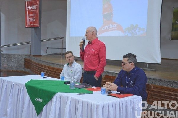 Evento realizado pela Creluz em Pinhal marca o Dia da Árvore