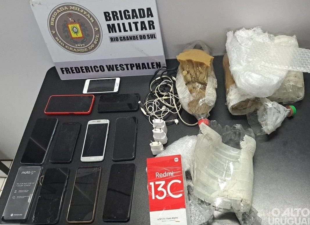 BM apreende celulares que seriam arremessados no Presídio de FW