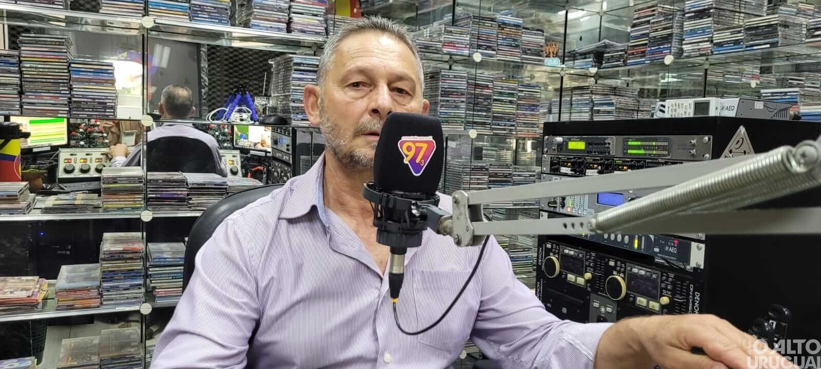 Luiz Queiroz recebe homenagem do Sindicato das Empresas de Rádio e TV do RS