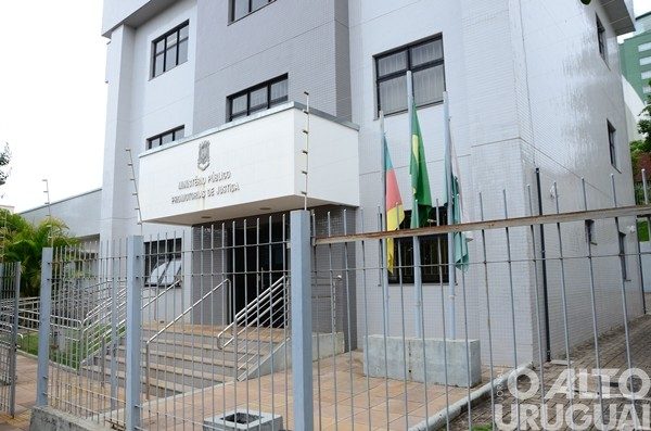 Homem é condenado a mais de 20 anos de prisão em FW