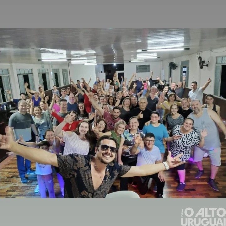 Curso de dança de ritmos reúne dezenas de alunos em FW