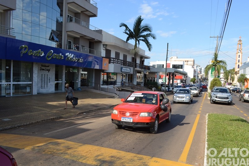 Profissionais de enfermagem promovem carreata