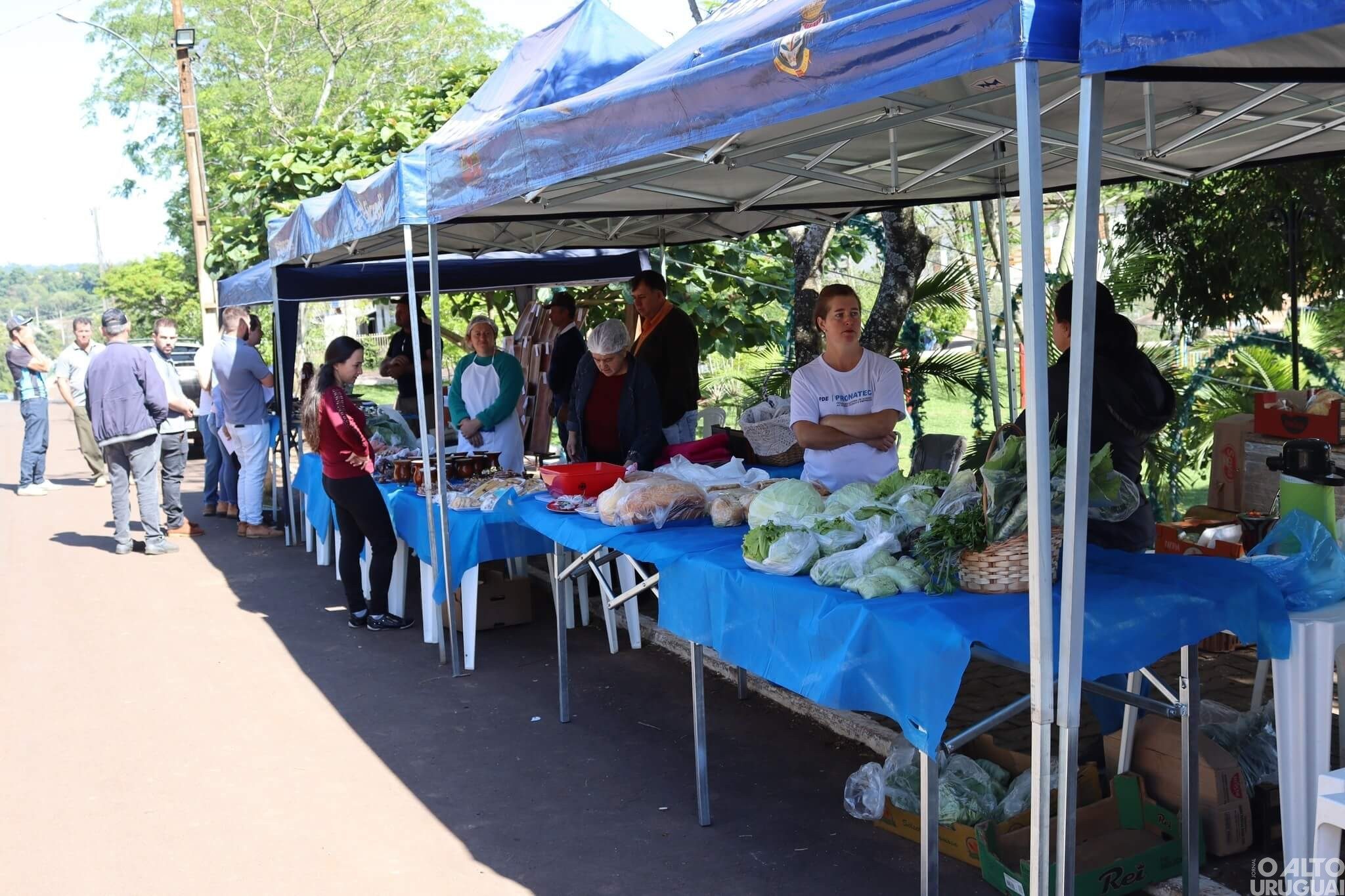 Cristalenses participam de Feira do Produtor e Artesão