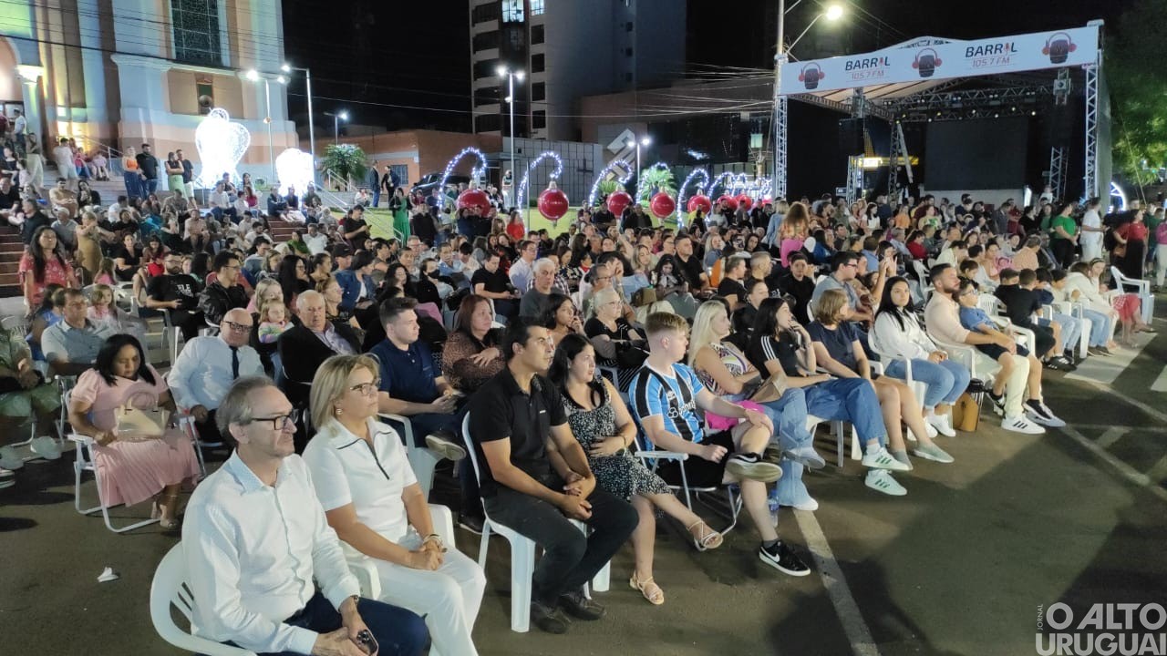 Orquestra Filarmônica Assembleia de Deus ilumina noite de domingo no Frederico em Luz