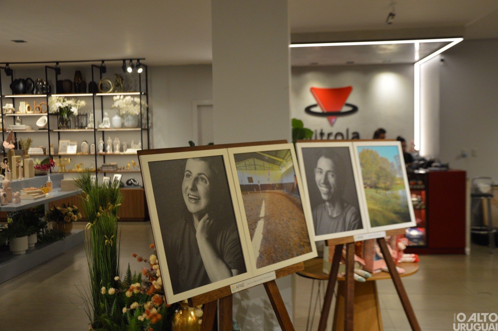 Apae-FW promove exposição fotográfica
