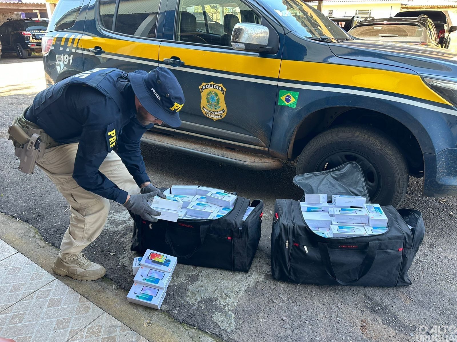 PRF prende homem com 178 celulares em Passo Fundo
