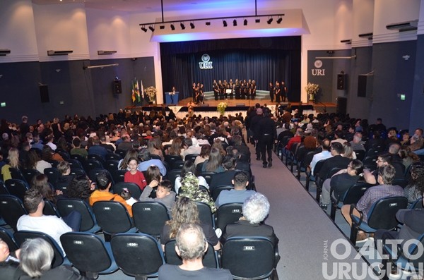 Emoção e reencontros marcam os 30 anos do Coral da URI/FW