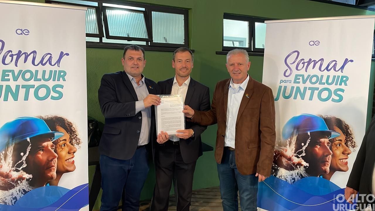 Prefeito de Planalto assina termo de concessão com a Corsan-Aegea