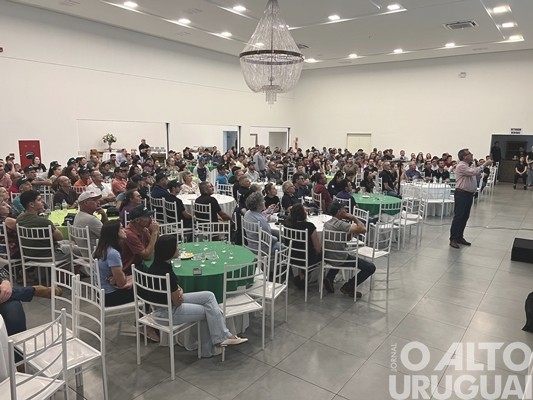 Cotrifred reúne mais de 300 produtores em FW para debater sobre bovinocultura de leite