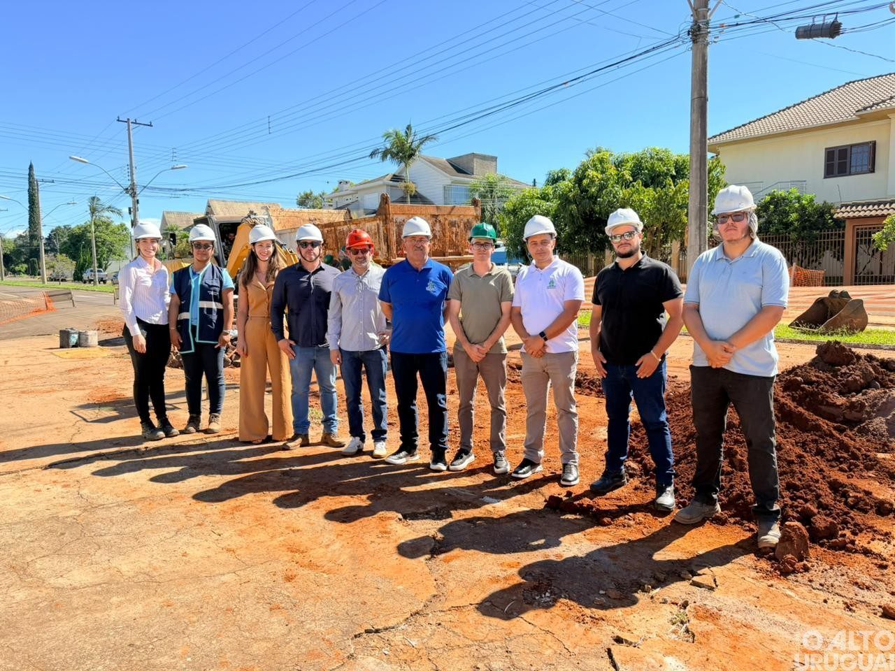 Vereadores visitam locais de obras de esgotamento sanitário da Corsan em FW