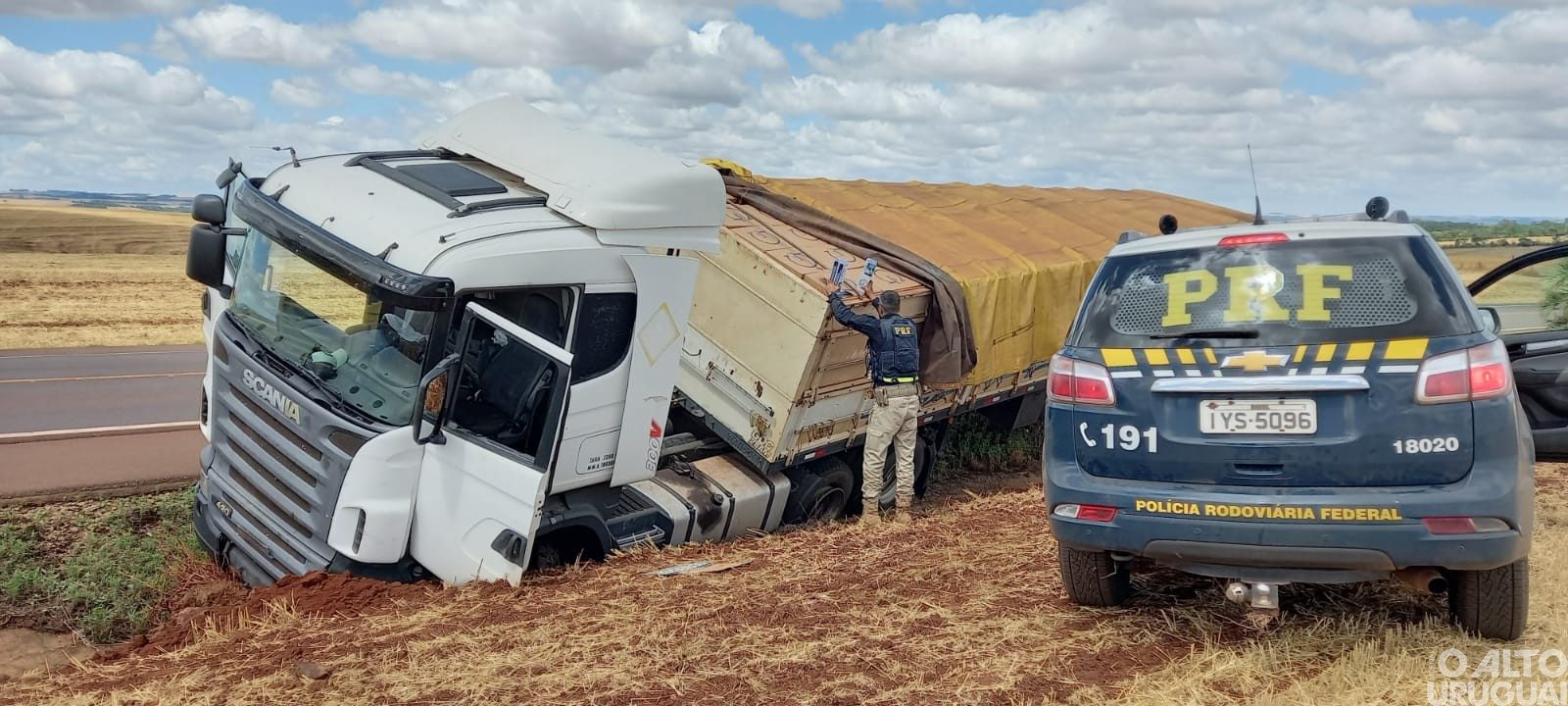 Apreendidas duas carretas carregadas com cigarros
