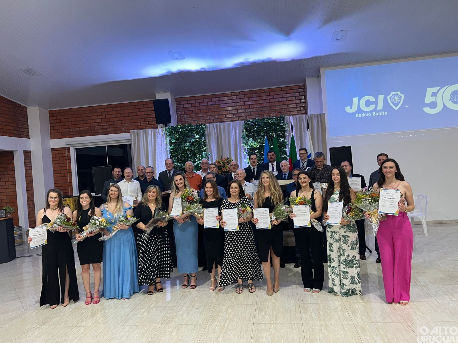 Jantar festivo com honrarias marca os 50 anos da JCI em Rodeio Bonito