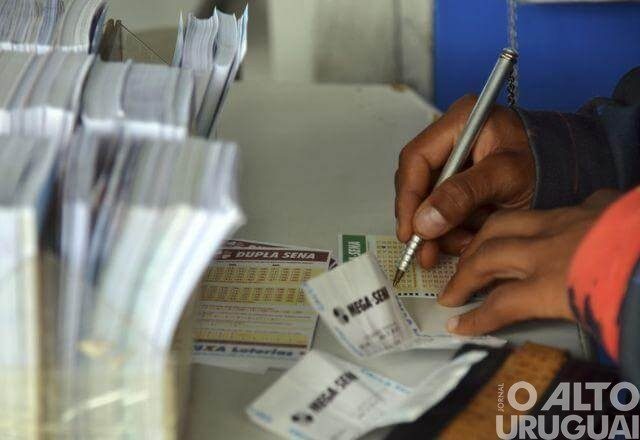 Prêmio da Mega-Sena acumula e vai a 42 milhões