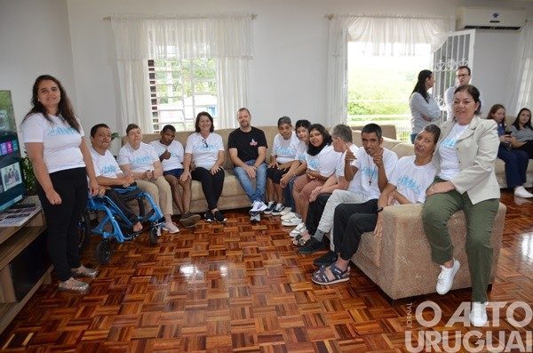 Reação em Cadeia e Banda Anjos do Hanngar fazem show em FW