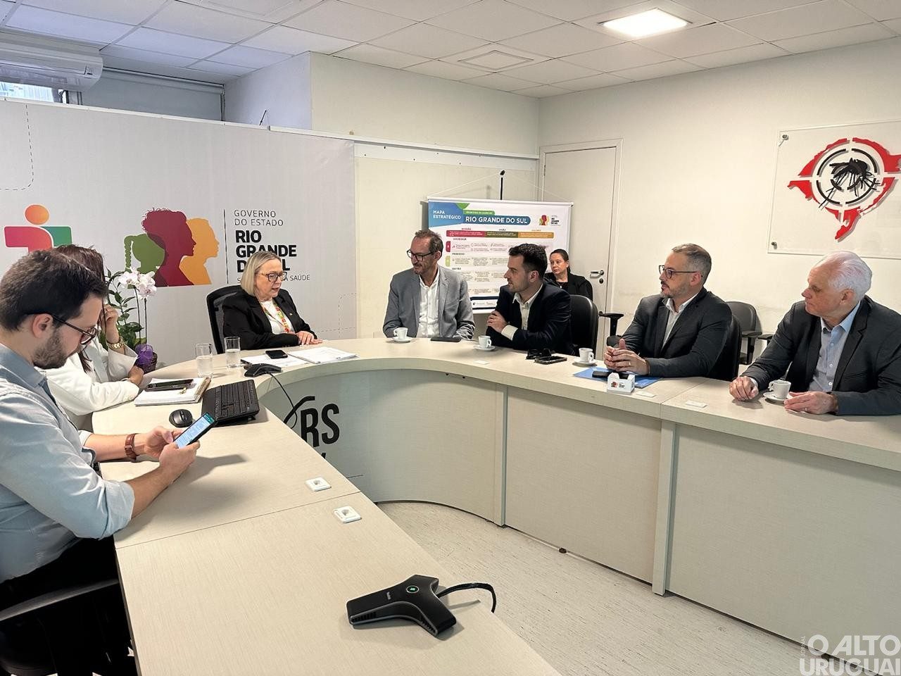 Qualificação do atendimento a bebês no HDP é discutida em reunião na SES