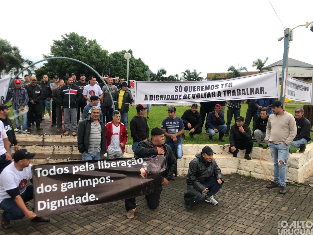 Garimpeiros realizam manifestação e cobram vistoria do Exército