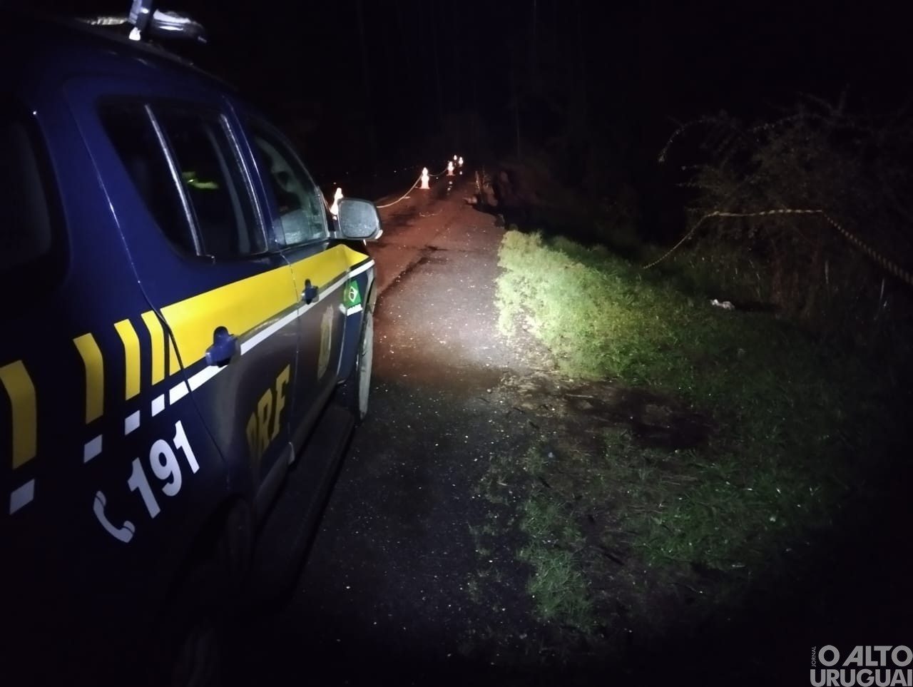 PRF isola acostamento após desmoronamento de trecho de 50 metros na BR 386 em Iraí