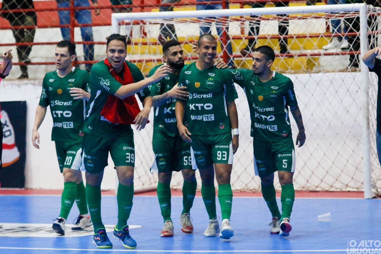Guarani vence clássico diante da Afucs e sai em vantagem na semifinal