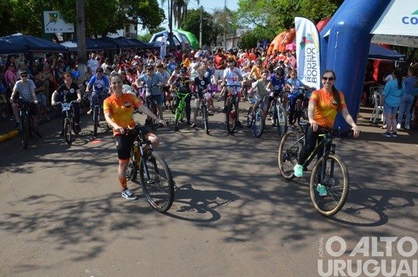 Caminhada contra o câncer e Pedalada da Criança marcam manhã em Rodeio Bonito