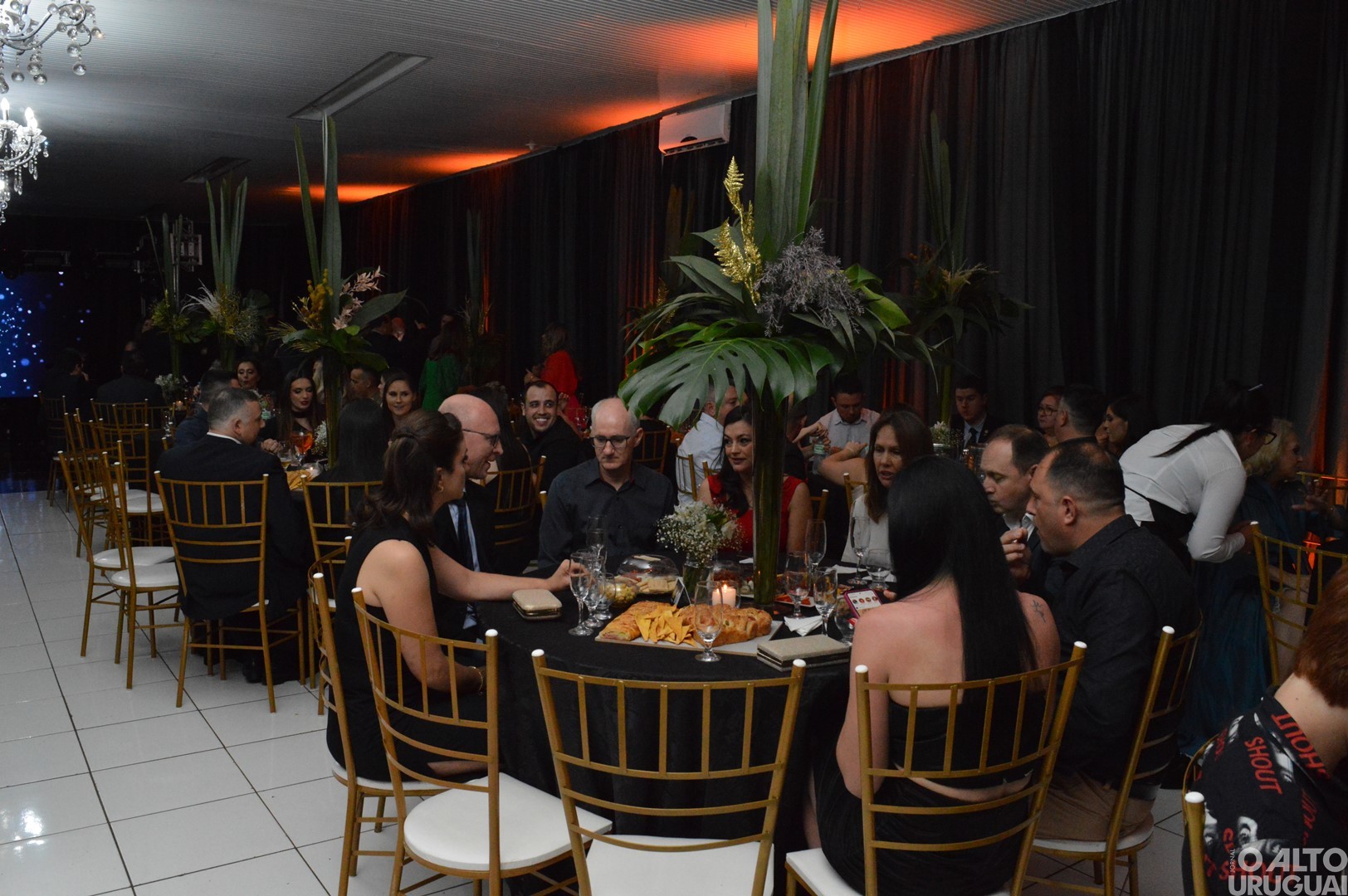 Baile Golden Night homenageia parceiros da Polícia Civil