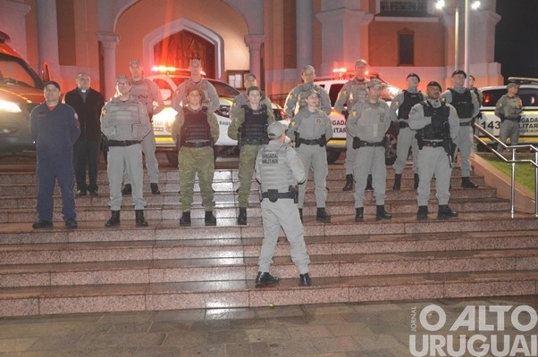 BM e Bombeiros de FW realizam homenagem a sargento morto em Caxias