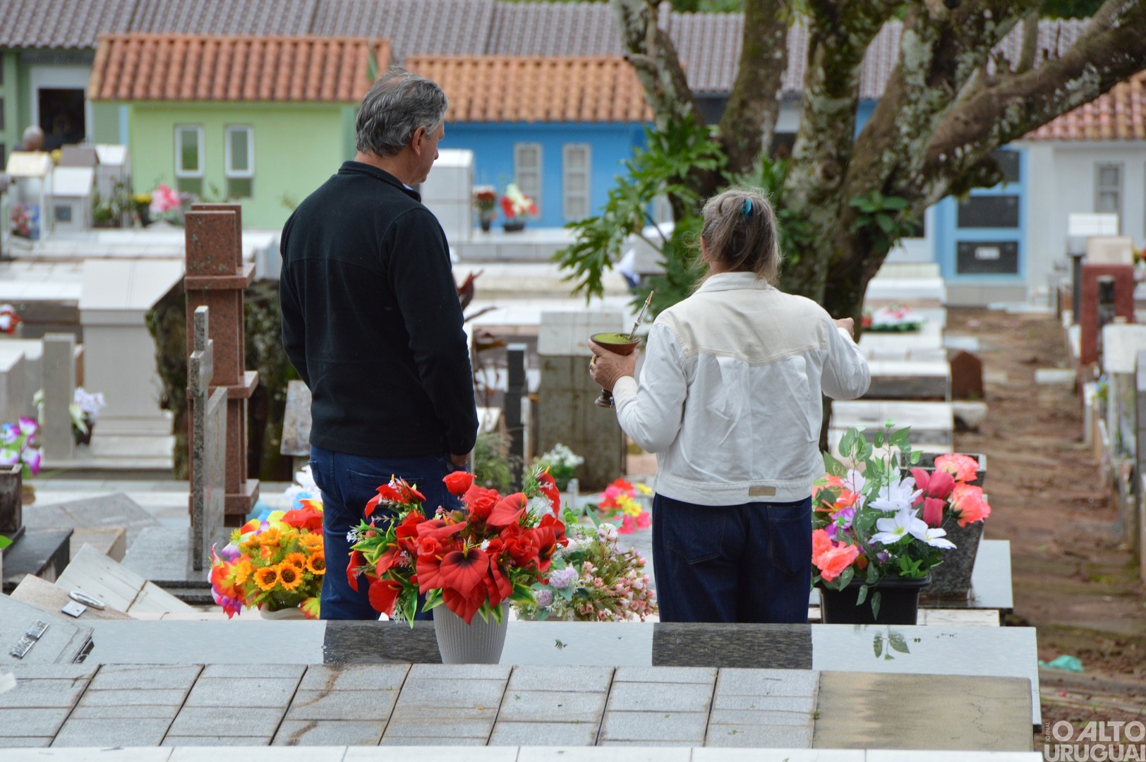 Missas e visitas relembram entes queridos nesse Dia de Finados