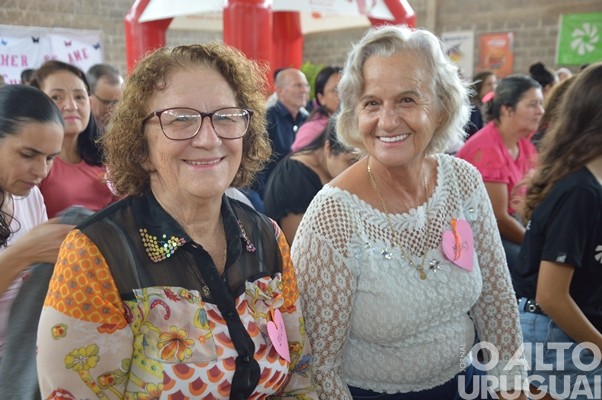 Centenas de mulheres participam de encontro em Jaboticaba