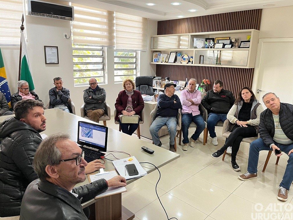 FW: projetos de drenagem em locais vulneráveis são discutidos em reunião