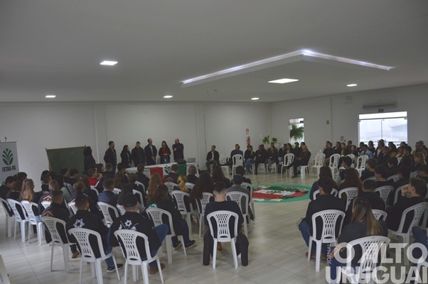 Mais de 150 jovens da região participam de fórum no STR-FW
