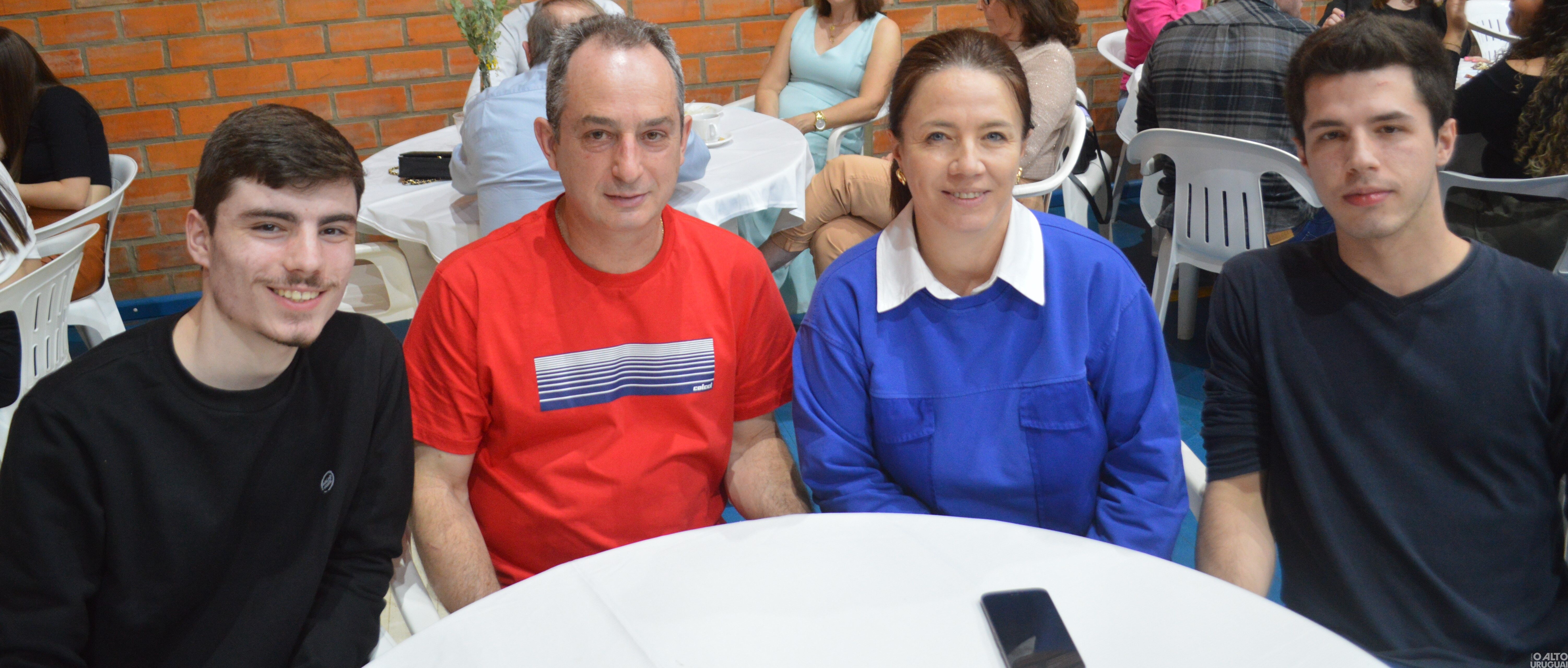 Mais de 300 pessoas participam do 17º Café Colonial do Rotary Barril