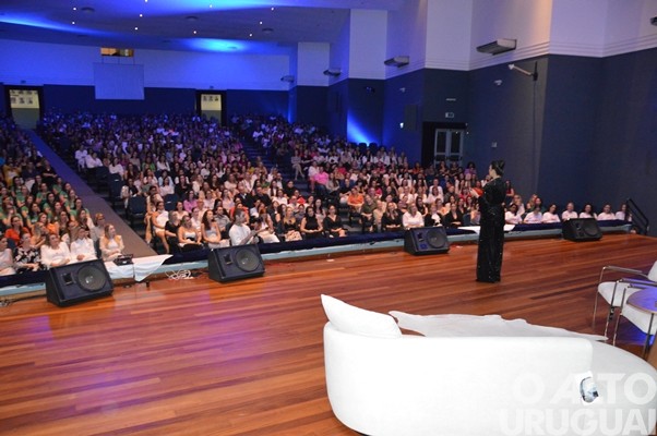 Mais de 800 pessoas participam de palestra com Leila Ama em FW