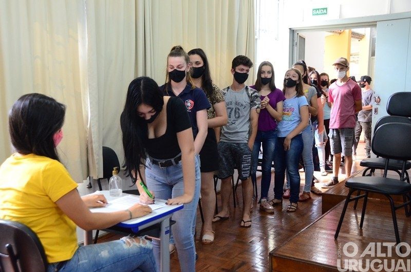 Escolas estaduais promovem eleições para diretores