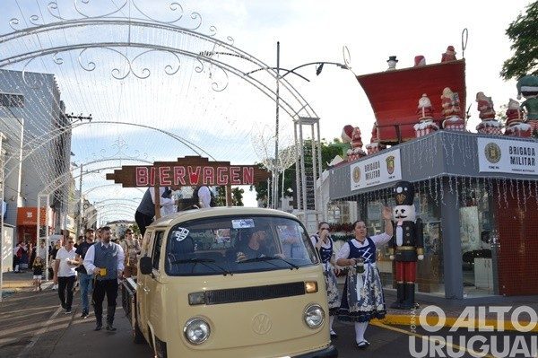 3ª Novemberfest reúne desfile, jantar e baile neste sábado, 29