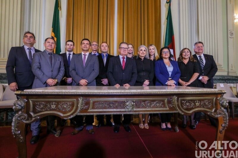 Governador Ranolfo dá posse a novos secretários de Estado