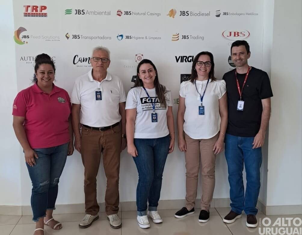 Representantes da FGTAS/Sine-FW participam de reunião na JBS Seberi