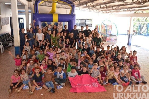 Rotaract de FW promove ação de Natal na Escola Giusto Damo